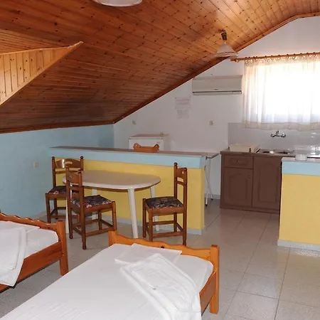 Isavella Studios Apartment Ammoudi